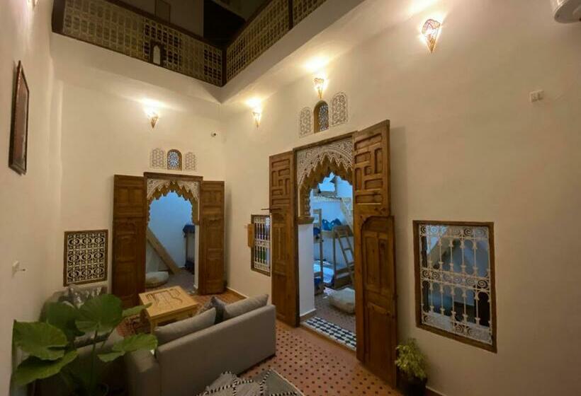 ריאדים Hostel Capital