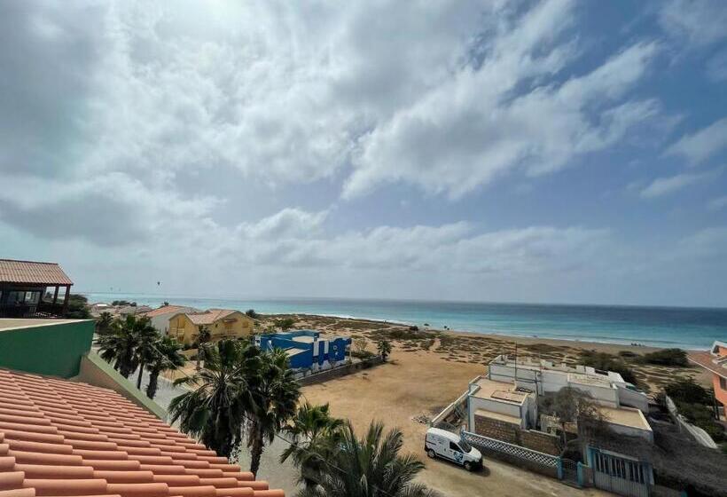 پانسیون New Rooftop Gem With Stunning Oceanview