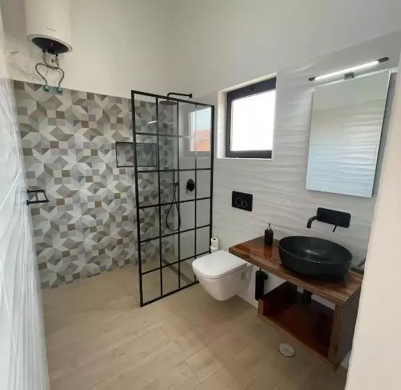 پانسیون New Rooftop Gem With Stunning Oceanview