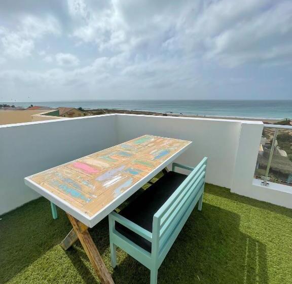 پانسیون New Rooftop Gem With Stunning Oceanview