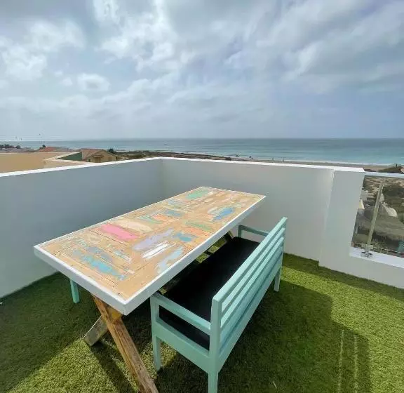 پانسیون New Rooftop Gem With Stunning Oceanview