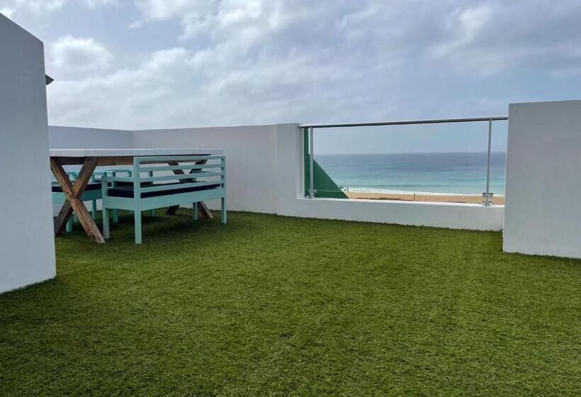 پانسیون New Rooftop Gem With Stunning Oceanview