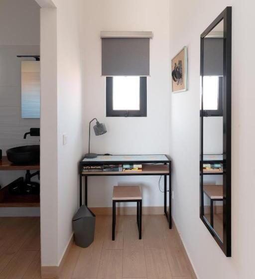 پانسیون New Rooftop Gem With Stunning Oceanview