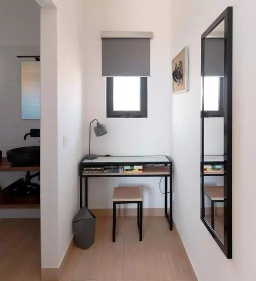 پانسیون New Rooftop Gem With Stunning Oceanview