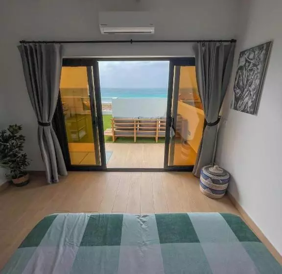 پانسیون New Rooftop Gem With Stunning Oceanview