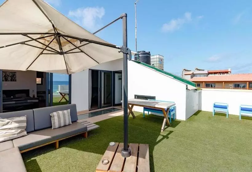 پانسیون New Rooftop Gem With Stunning Oceanview