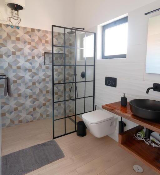 پانسیون New Rooftop Gem With Stunning Oceanview