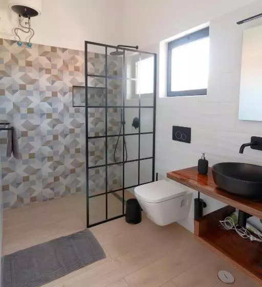 پانسیون New Rooftop Gem With Stunning Oceanview