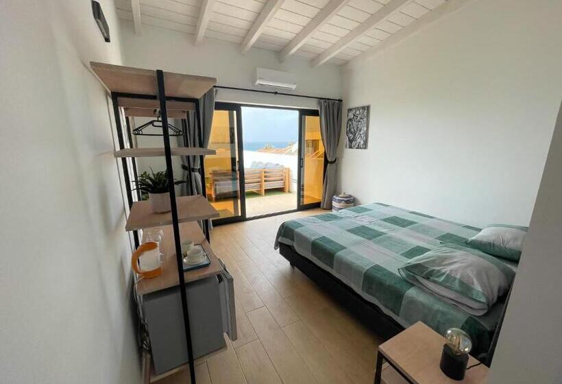 پانسیون New Rooftop Gem With Stunning Oceanview