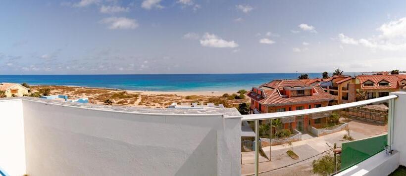 پانسیون New Rooftop Gem With Stunning Oceanview