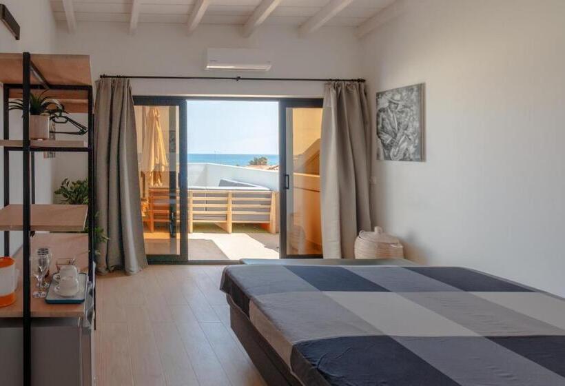 پانسیون New Rooftop Gem With Stunning Oceanview