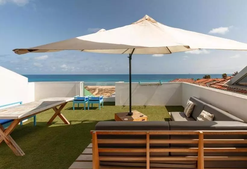 پانسیون New Rooftop Gem With Stunning Oceanview