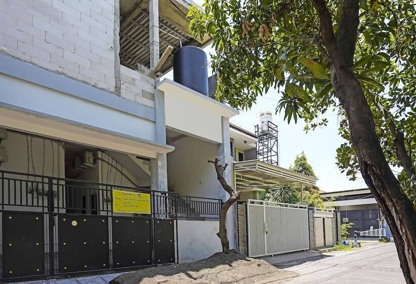 هتل Oyo 91746 Kost Sedati Syariah