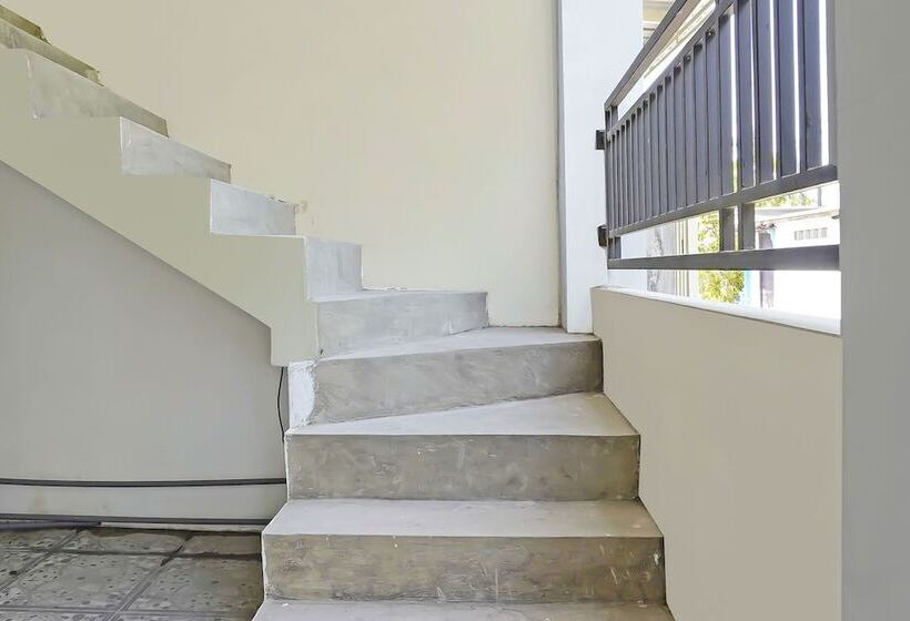 هتل Oyo 91746 Kost Sedati Syariah