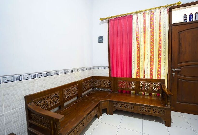 هتل Oyo 91746 Kost Sedati Syariah