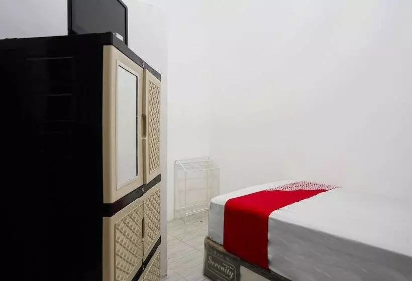 ホテル Oyo 91746 Kost Sedati Syariah