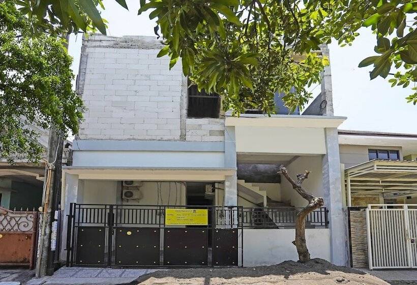 هتل Oyo 91746 Kost Sedati Syariah