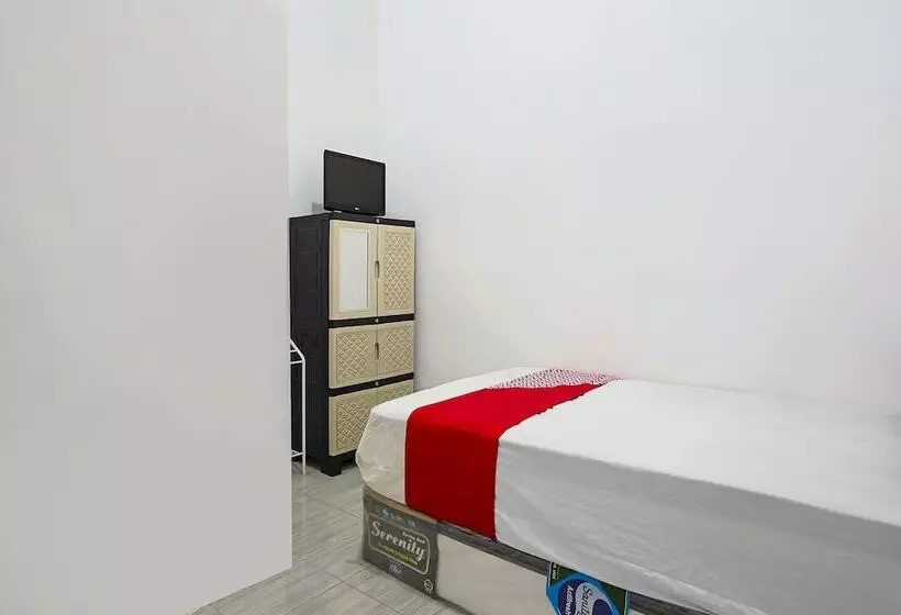 ホテル Oyo 91746 Kost Sedati Syariah