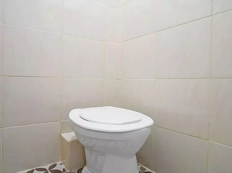 ホテル Oyo 91746 Kost Sedati Syariah