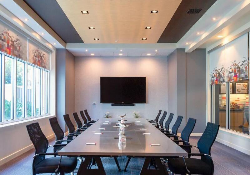 هتل Aloft Tampa Downtown