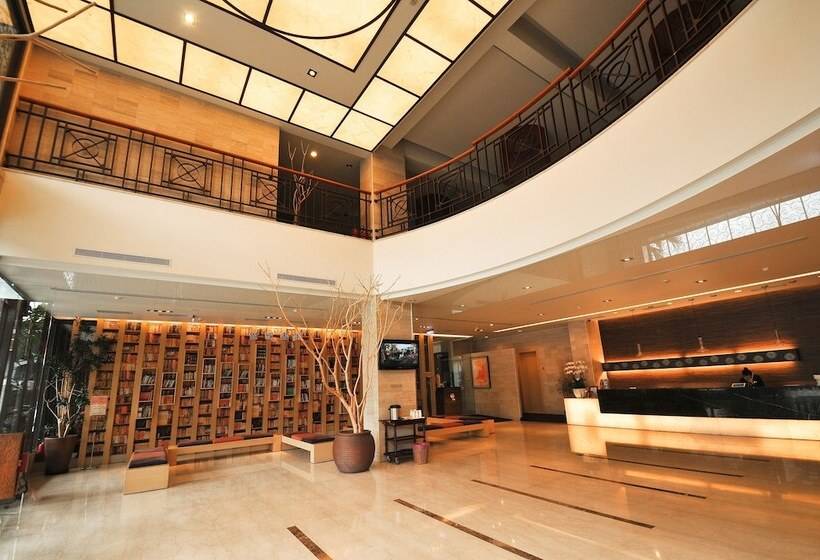 فندق Crownshine Resort