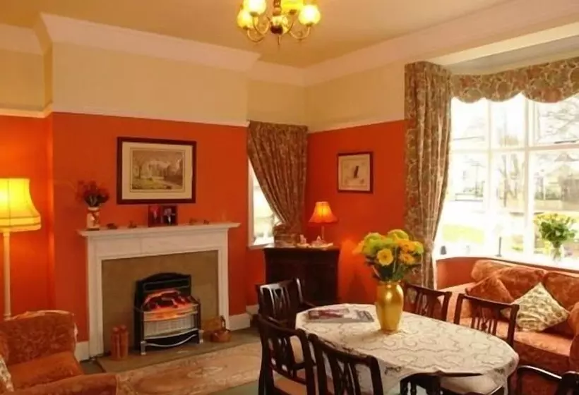 호텔 Midway Guest House