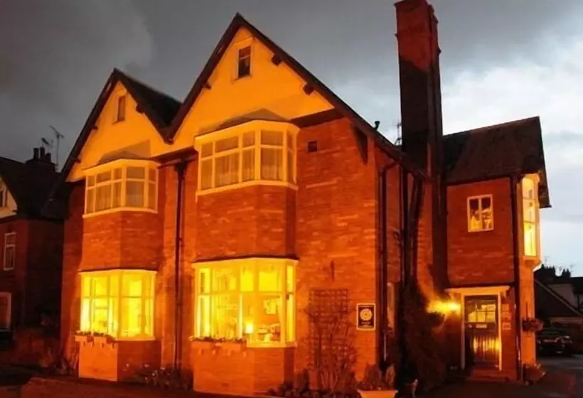 호텔 Midway Guest House