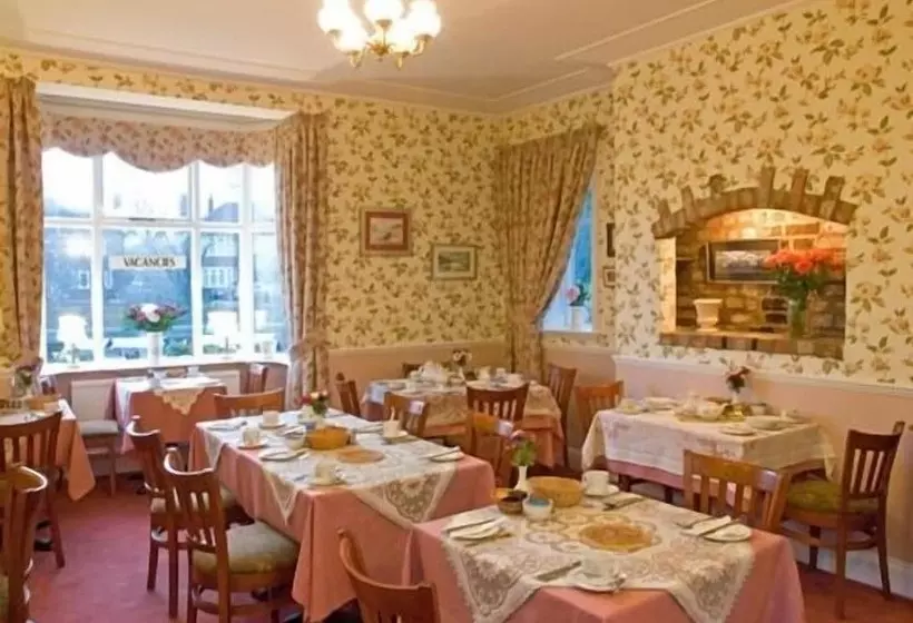 호텔 Midway Guest House