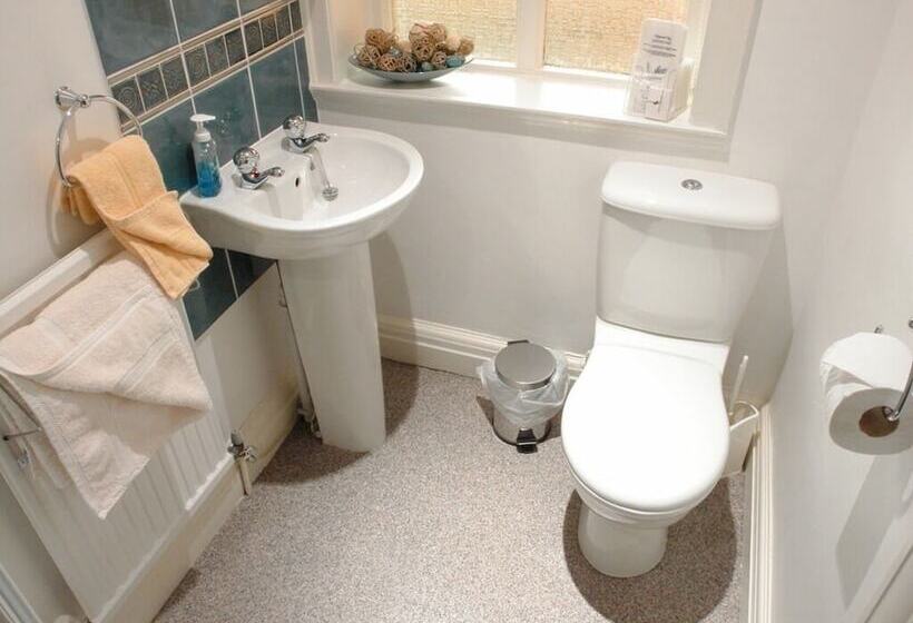 هتل Midway Guest House