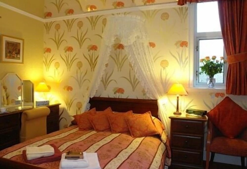 هتل Midway Guest House