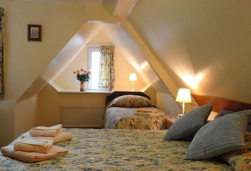 هتل Midway Guest House