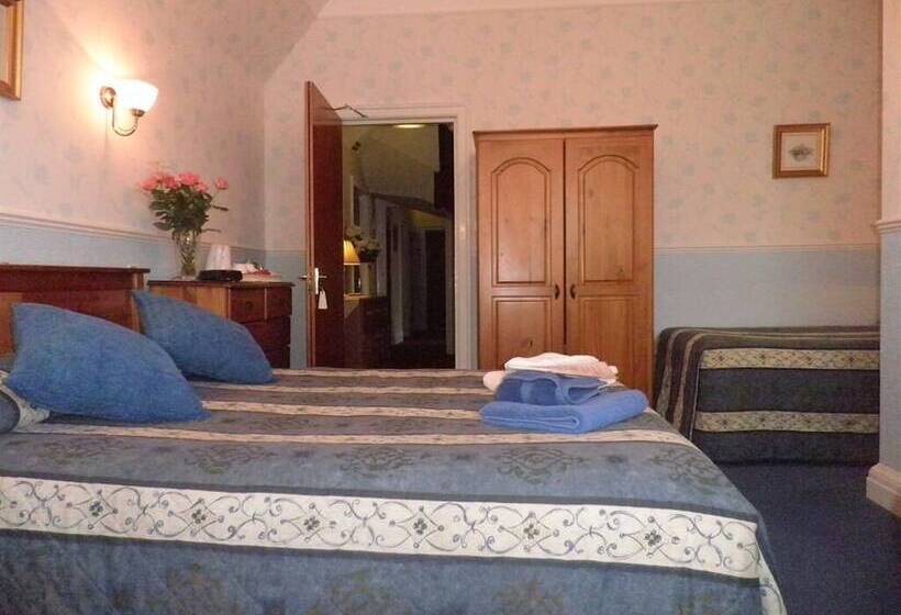 هتل Midway Guest House