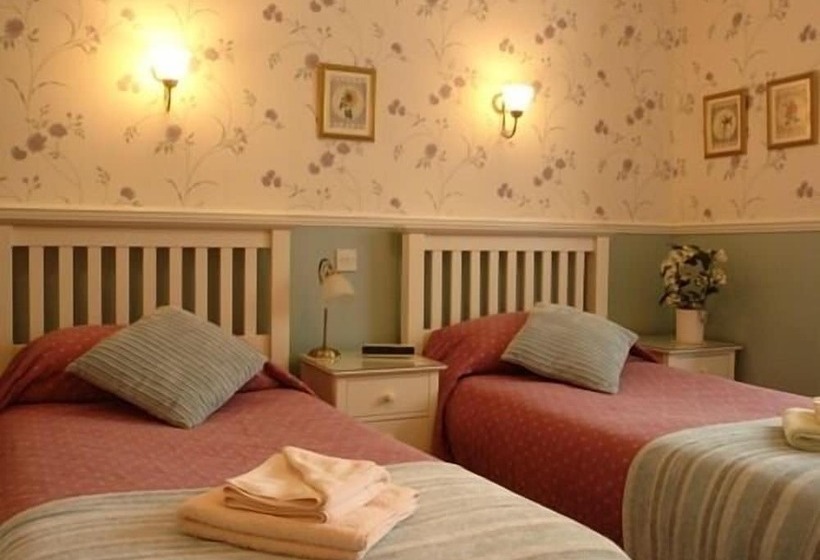 هتل Midway Guest House