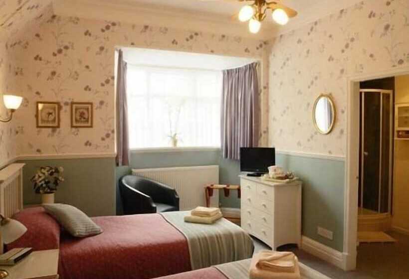 هتل Midway Guest House