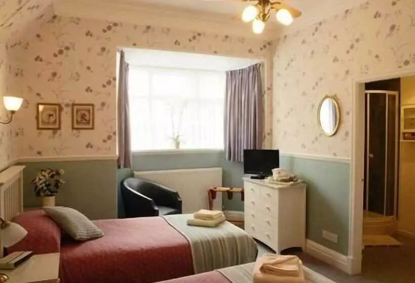 호텔 Midway Guest House