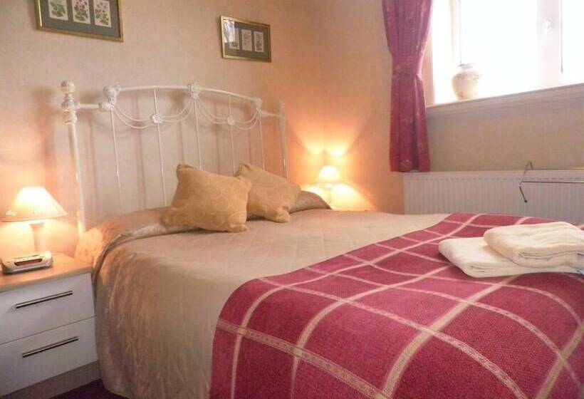 هتل Midway Guest House