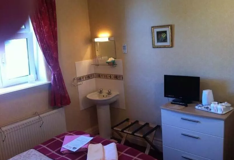 호텔 Midway Guest House