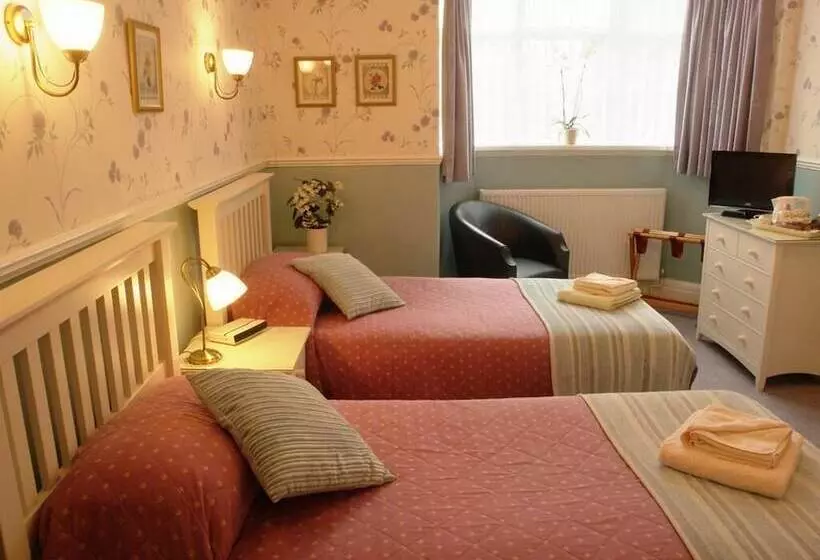 호텔 Midway Guest House