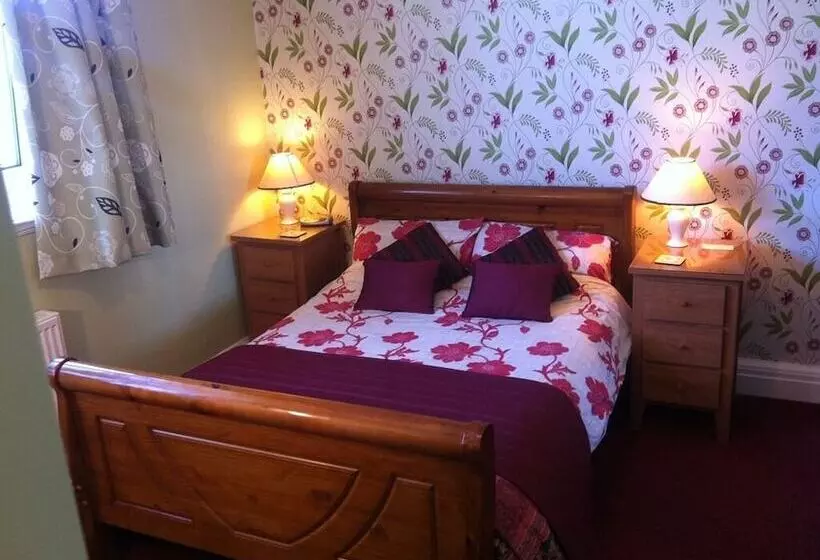 호텔 Midway Guest House