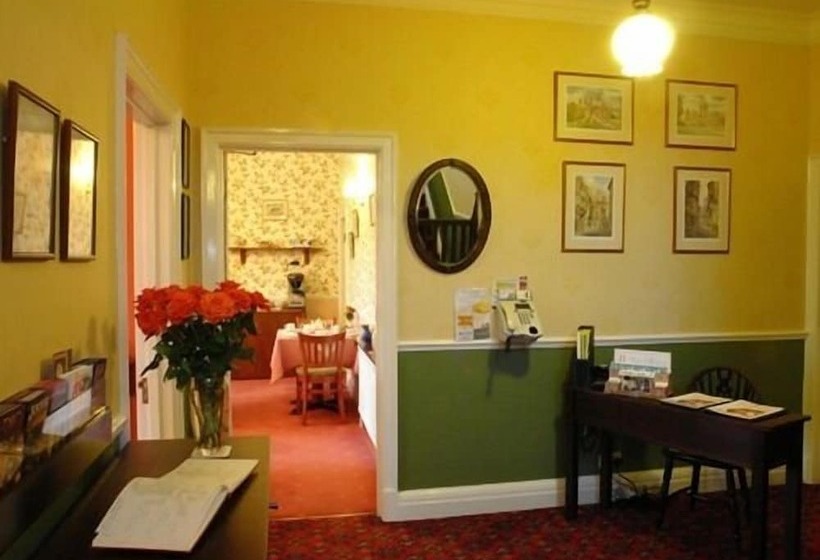 هتل Midway Guest House