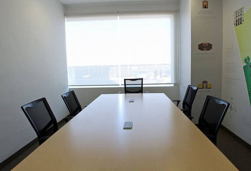 هتل One Queretaro Centro Sur