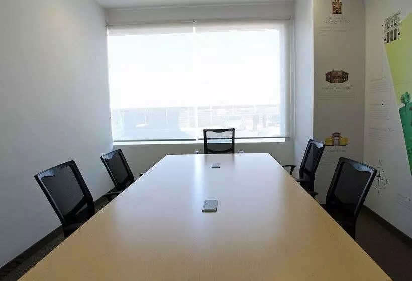 Szálloda One Queretaro Centro Sur