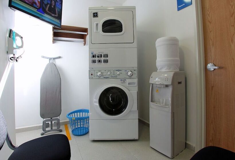 هتل One Queretaro Centro Sur