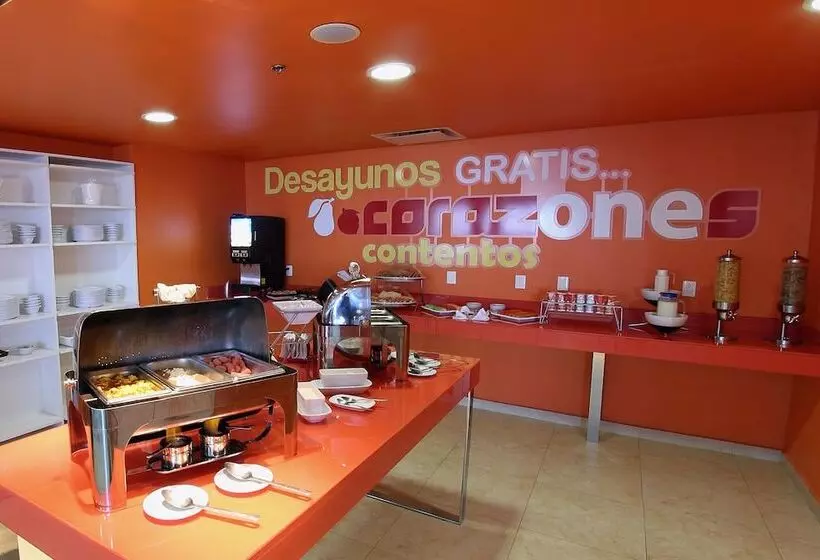 Szálloda One Queretaro Centro Sur