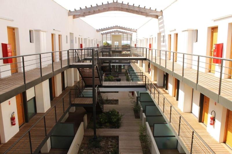 هتل Adonis Aix En Provence