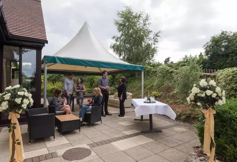 هتل روستایی Golden Lion