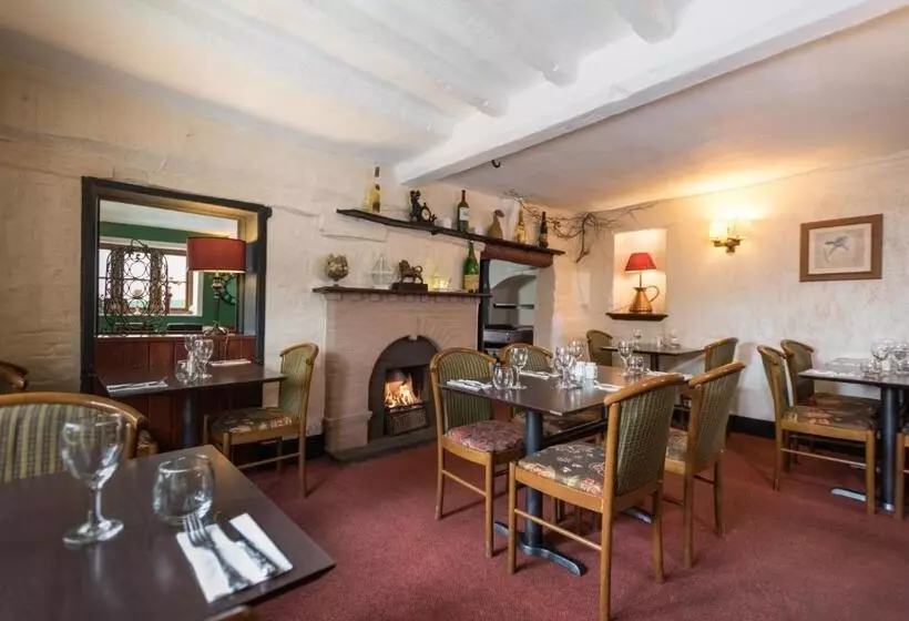 هتل روستایی Golden Lion