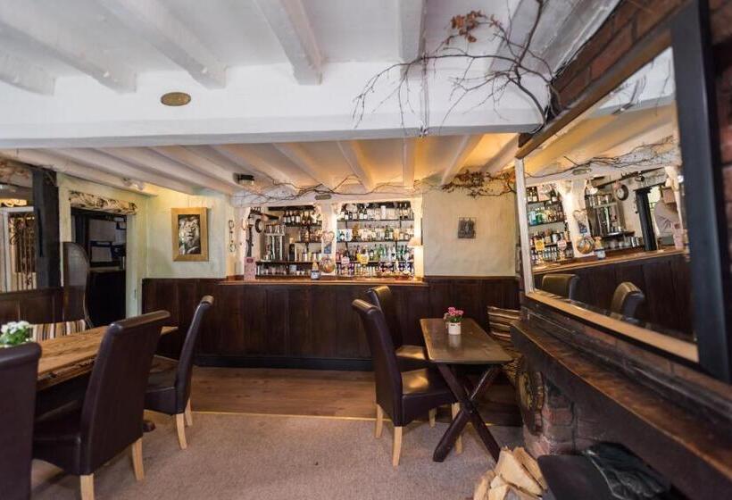 田舎風ホテル Golden Lion