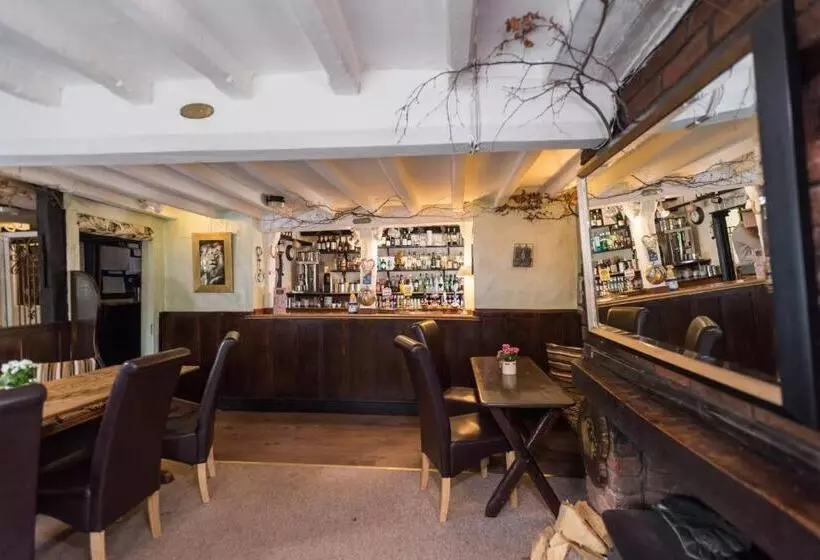 هتل روستایی Golden Lion