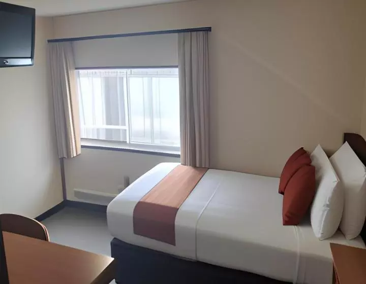 هتل روستایی Golden Lion